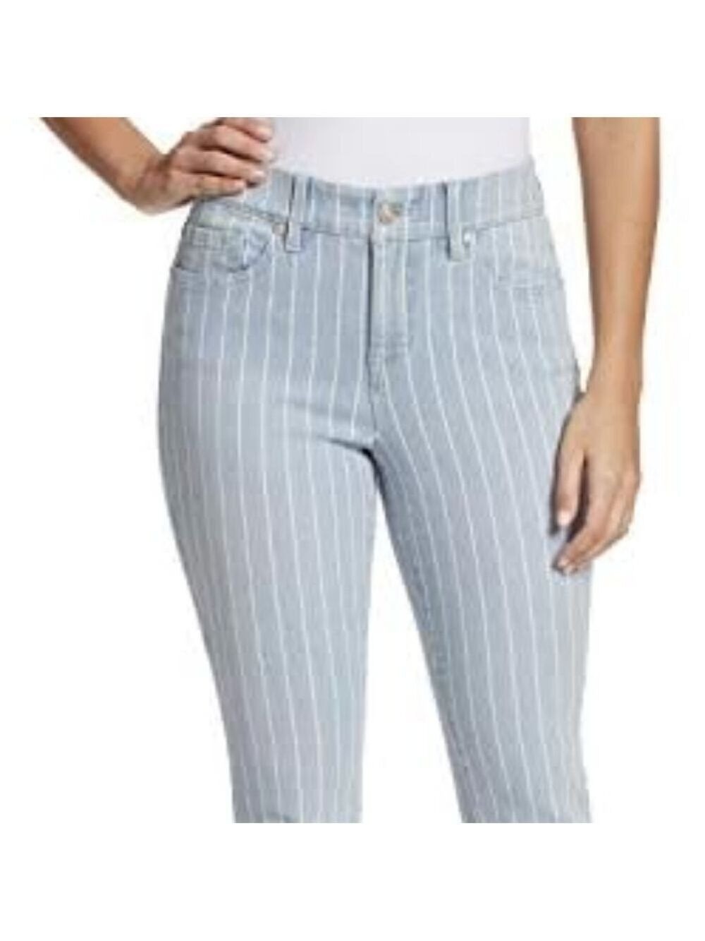 Gloria Vanderbilt All Around Sliming Effect Cropped Jeans, Size 10.